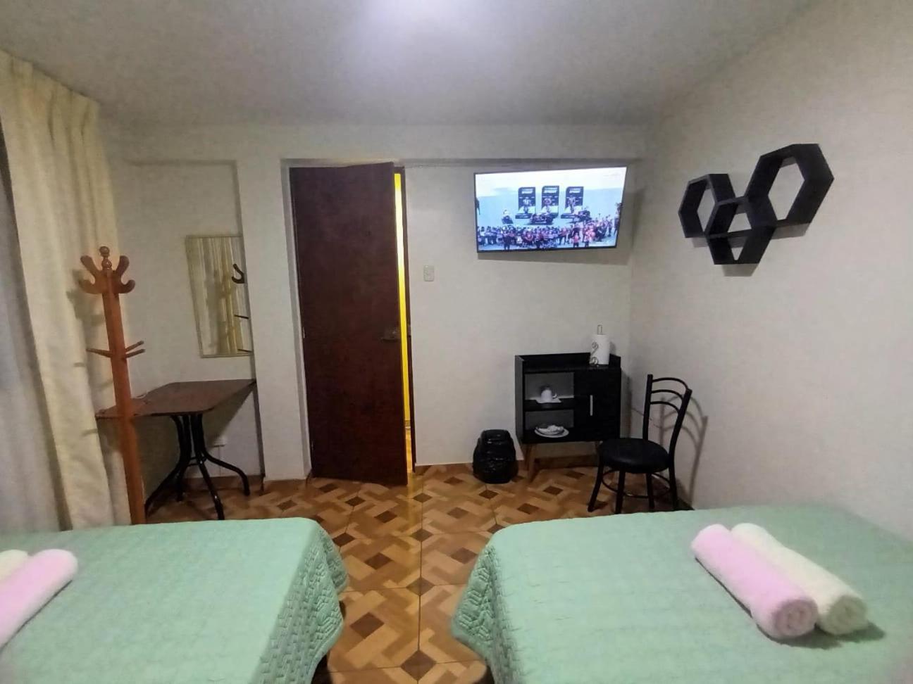 Right Across From The Airport - Free Shuttle - A Y J Familia Apartment Lima Exterior photo